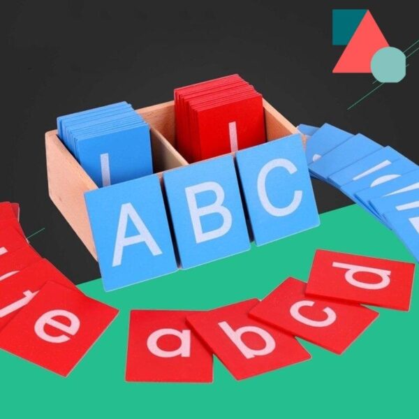Caja de madera y letras de madera del abecedario para aprendizaje Montessori en niños de 1 año